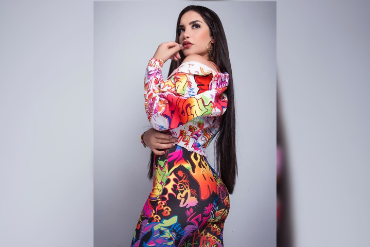 VIDEO Se luce Kimberly Loaiza con rutina de ejercicio