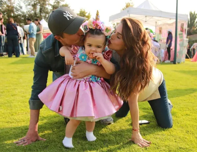 Claudia Álvarez y Billy Rovzar celebraron el cumpleaños 2 de su hija Kira 