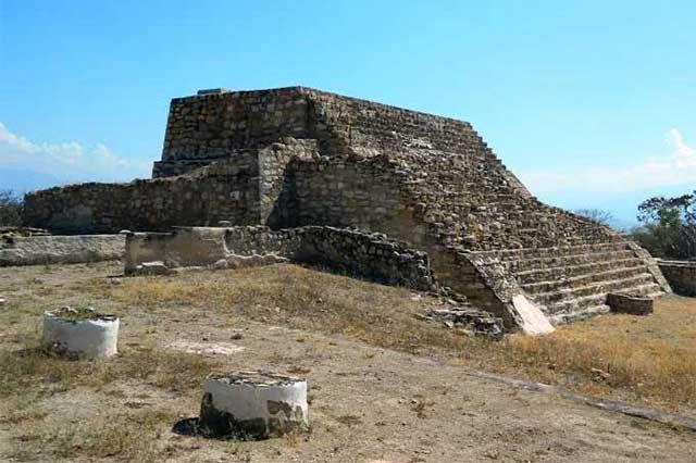 Urgen mejorar inmediaciones de zona arqueológica La Mesa