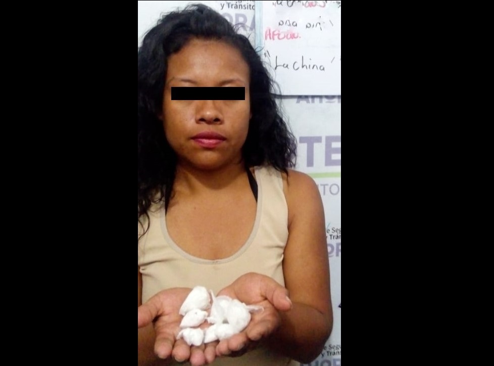 Detienen a novia de El Fanta por vender cristal en Xicotepec