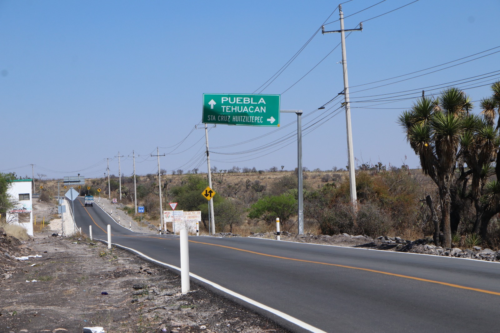 Con 52 mdp, Céspedes inaugura carretera La Colorada-Ixcaquixtla
