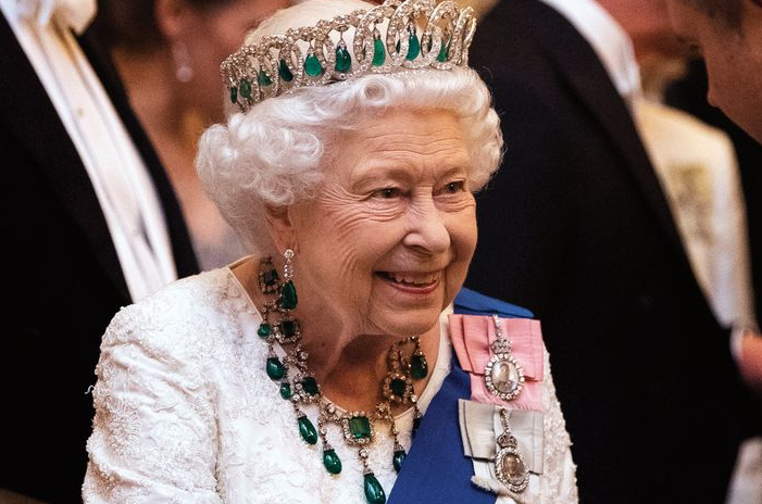  Rechaza la Reina  Isabel II  una categoría de revista