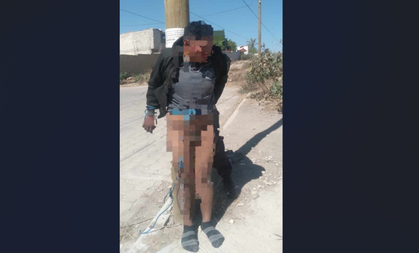 Desnudan y amarran a presunto ladrón en la colonia Colosio en Tehuacán