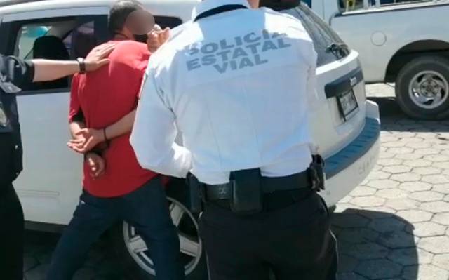 Cae sujeto que intentó robar auto frente a módulo de policía en Cholula