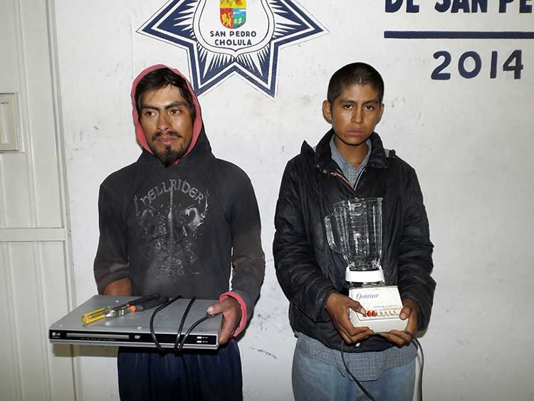 Detienen dos ladrones de casa-habitación en San Pedro Cholula