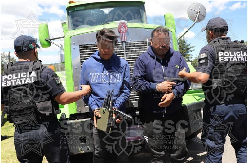 VIDEO Arturo y Gerardo roban tráiler en Puebla y los atrapan en Tlaxcala