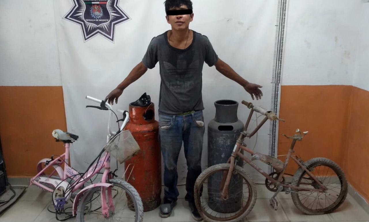 Casi lincha a ladrón por robar bicicletas en Tepeaca