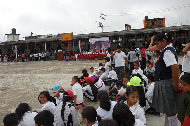 Después de 3 años comienza rehabilitación de escuela en Tenango