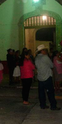Para desplazar a policías, mujeres crean guardia en Zapotitlán