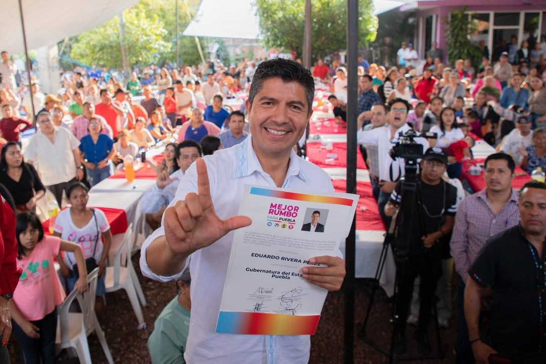 Lalo Rivera recibe Constancia como candidato a la Gubernatura de Puebla