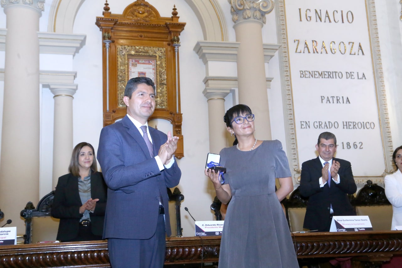 Ayuntamiento de Puebla reconoce a Raúl Gil