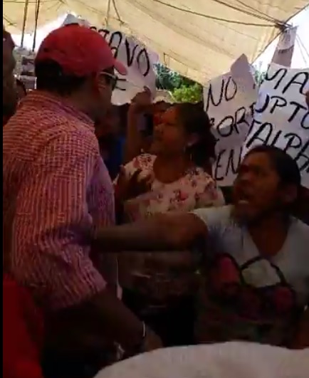 Protestan en informe del edil de Ajalpan por caso de linchados