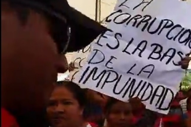 Protestan en informe del edil de Ajalpan por caso de linchados