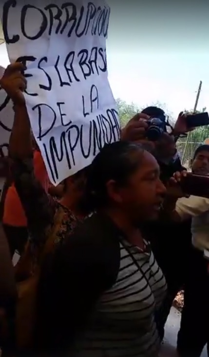 Protestan en informe del edil de Ajalpan por caso de linchados