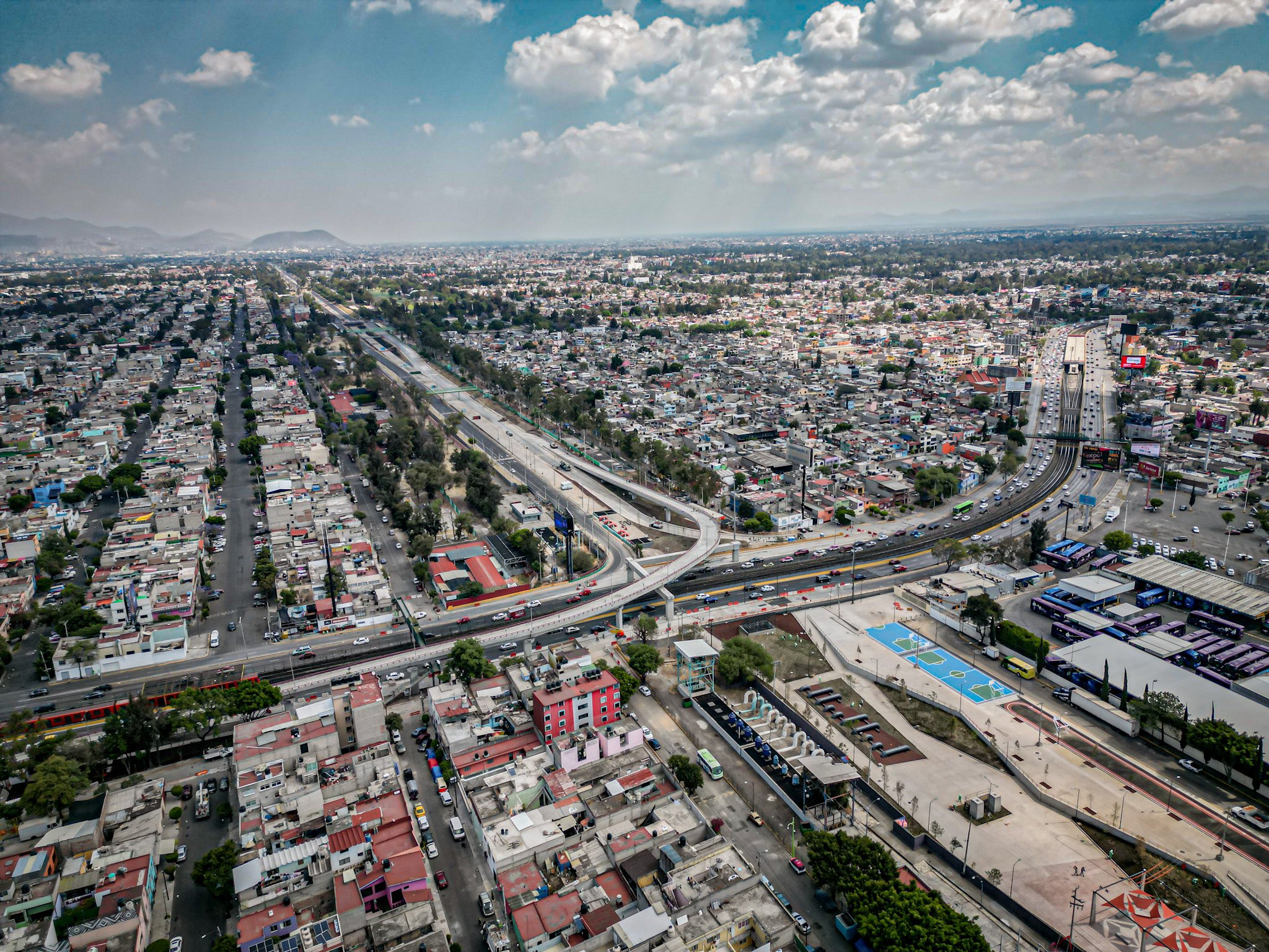 Inaugura Sheinbaum obra que mejora conectividad del AIFA