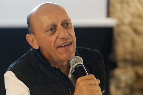 El fuego de la estafa maestra llegó a Lastiri Quirós