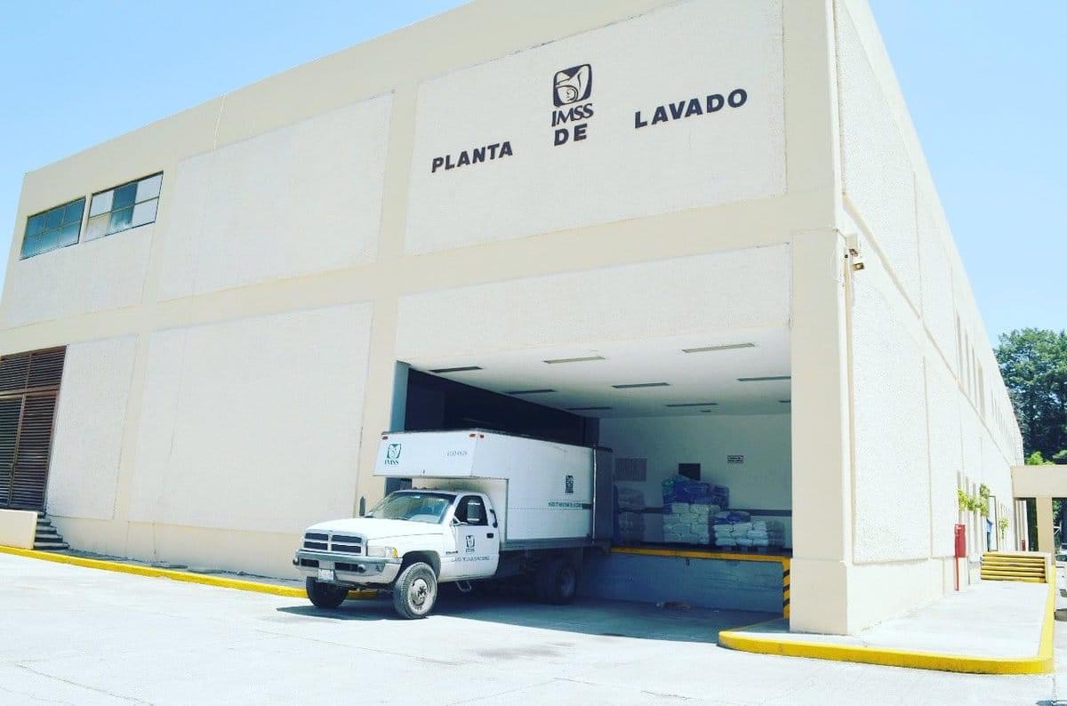 Hacen paro en planta de lavado del IMSS Atlixco; exigen segunda dosis de Covid