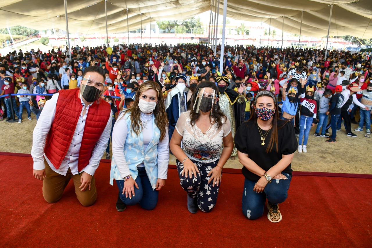 Norma Layón entrega juguetes a texmeluquenses en Día de Reyes
