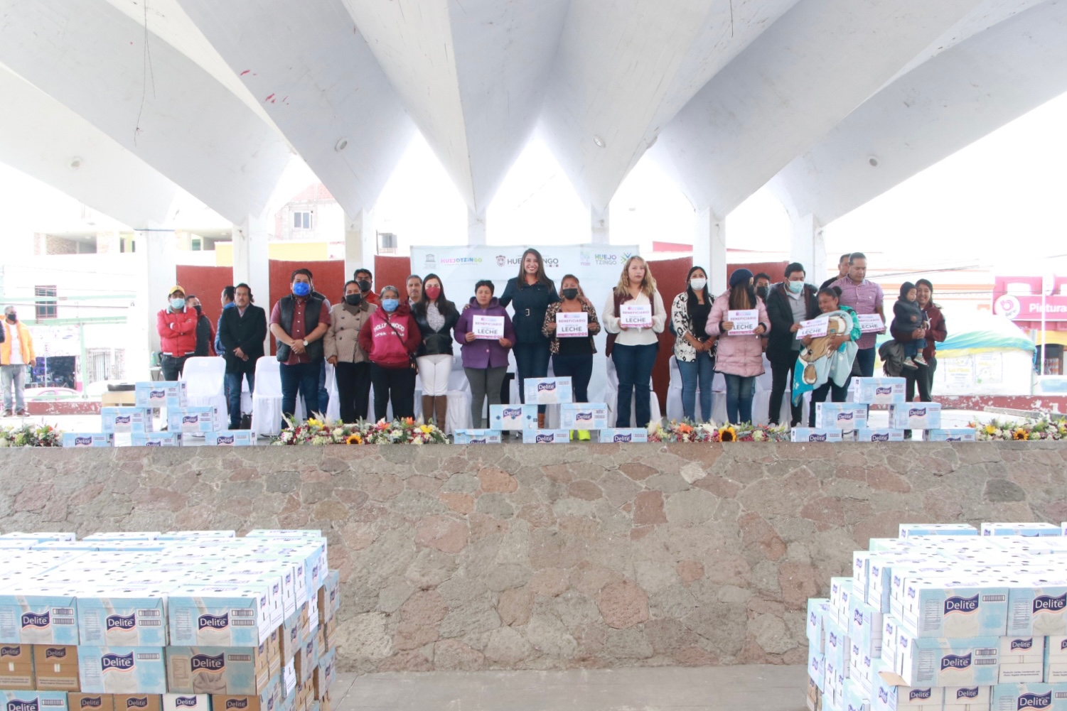 Alvarado entregó mil cajas de leche a familias huejotzingas