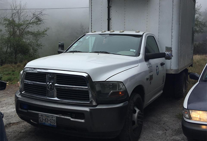 Tras persecución, recuperan camioneta robada en Tlatlauquitepec