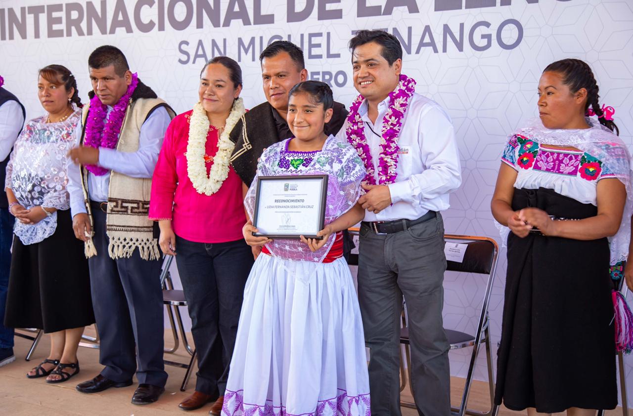 Reconocen maestros y niños indígenas de Zacatlán