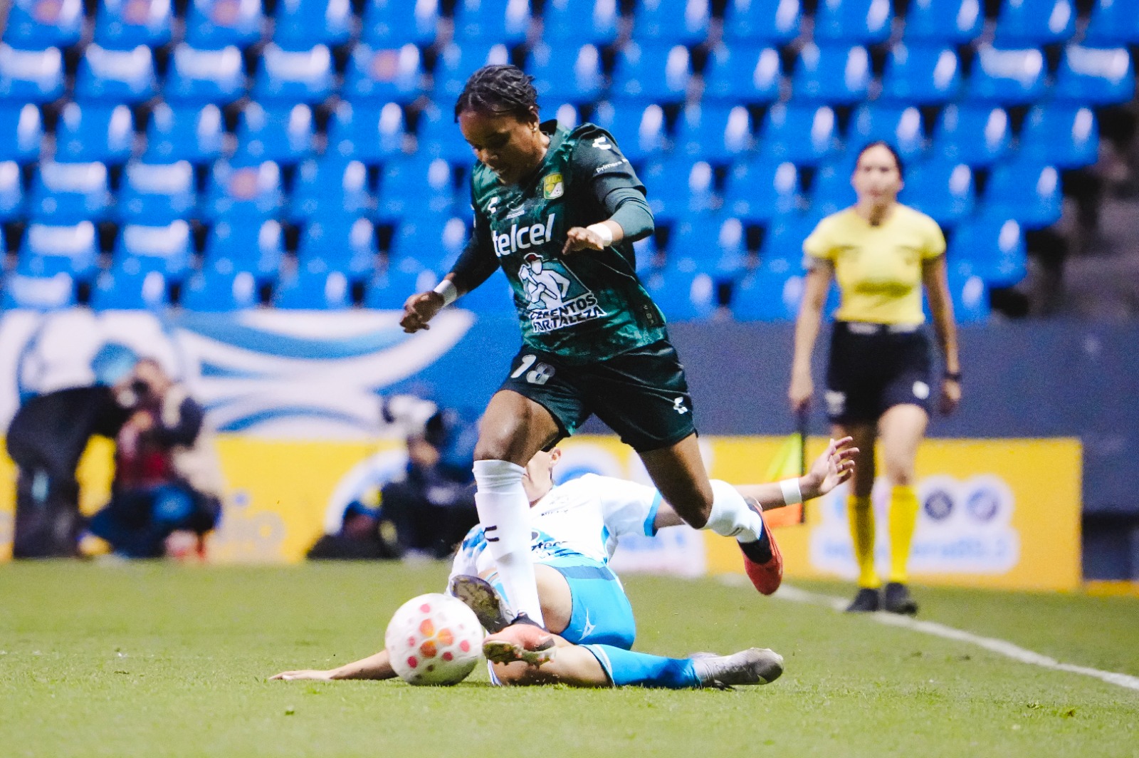 VIDEO La Fiera Femenil rugió en el Cuauhtémoc ante el Puebla