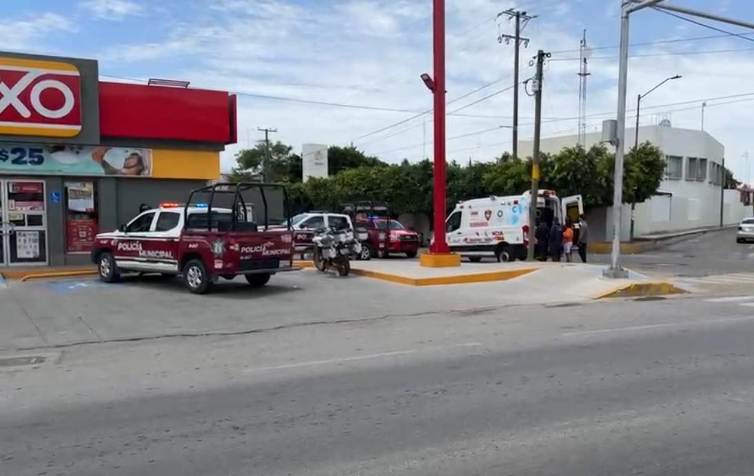 Navajean a empleado del Oxxo al resistirse a asalto en Tehuacán