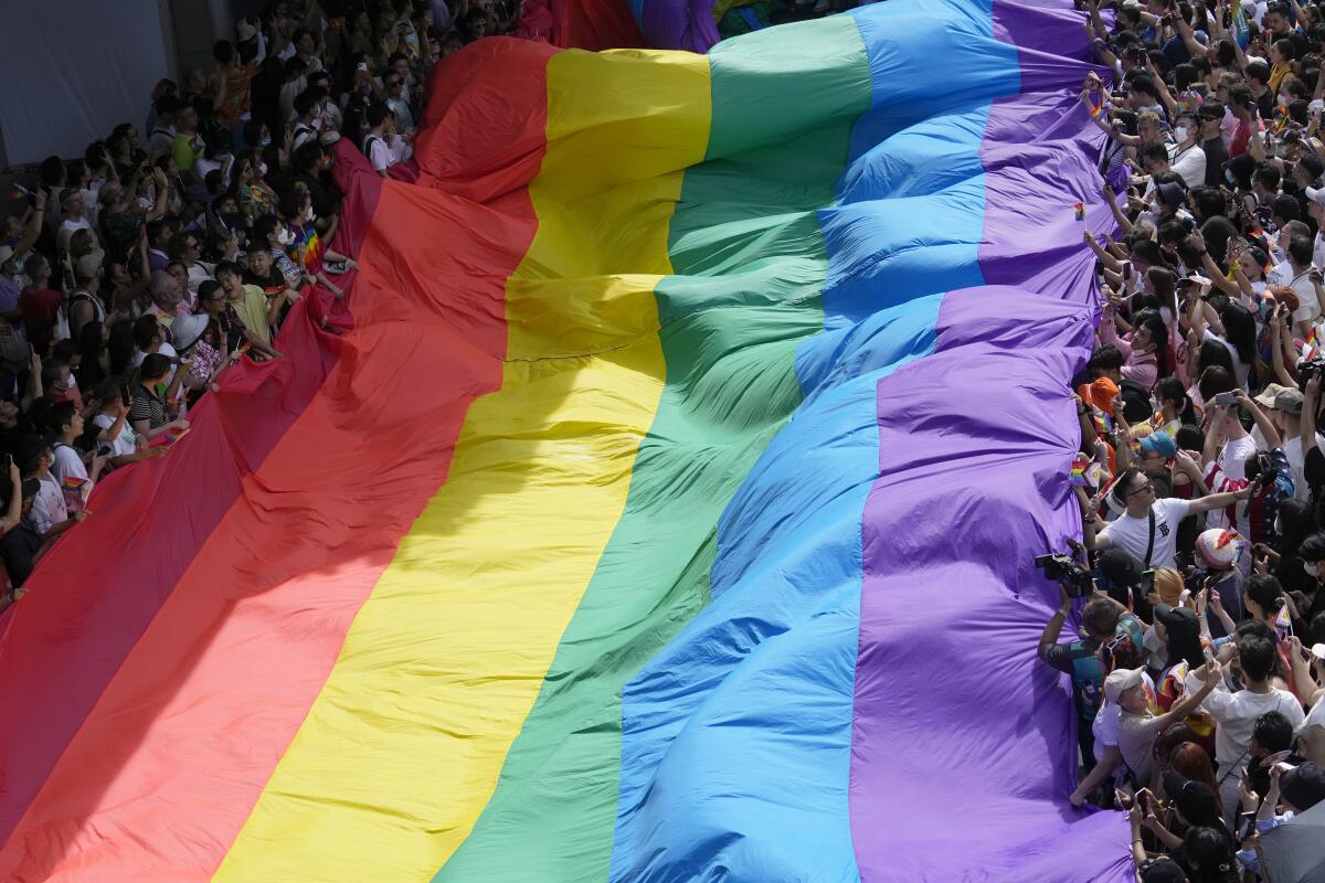 Parlamento de Tailandia avala Ley de matrimonio entre personas del mismo sexo