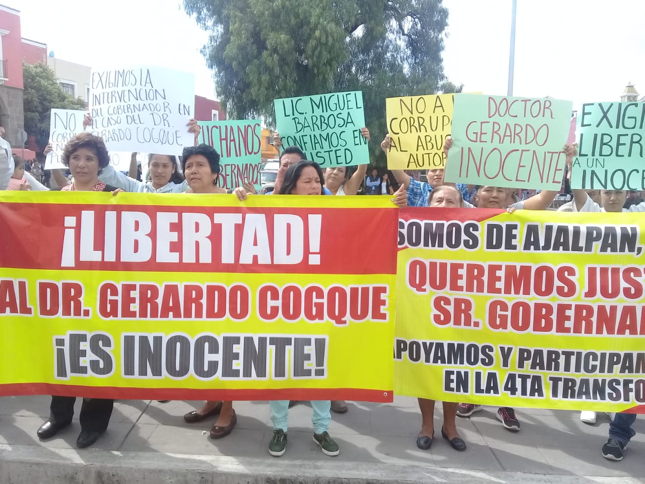 Pobladores de Ajalpan exigen la liberación del doctor Gerardo Cogque