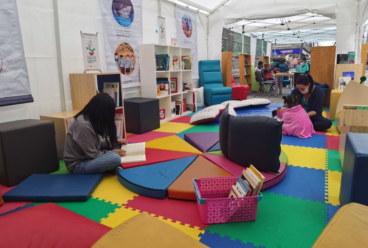 Conversaciones y talleres literarios en la Fiesta del Libro en Puebla