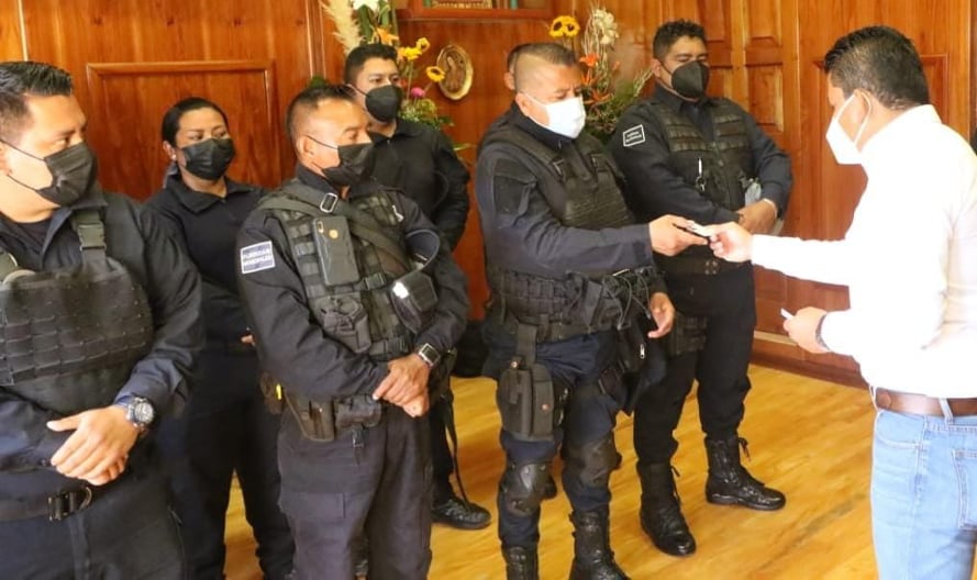 Recibe Policía de Ajalpan licencia colectiva para la portación de armas