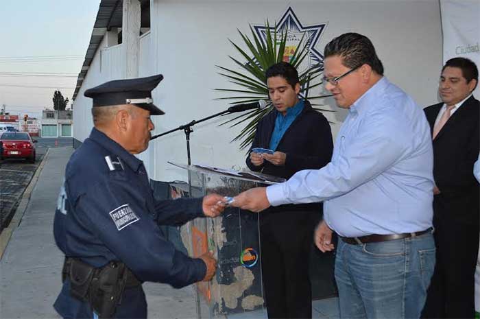 Renuevan licencias de portación de armas a policías de San Pedro Cholula