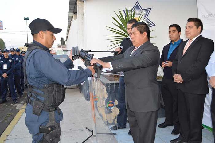 Renuevan licencias de portación de armas a policías de San Pedro Cholula