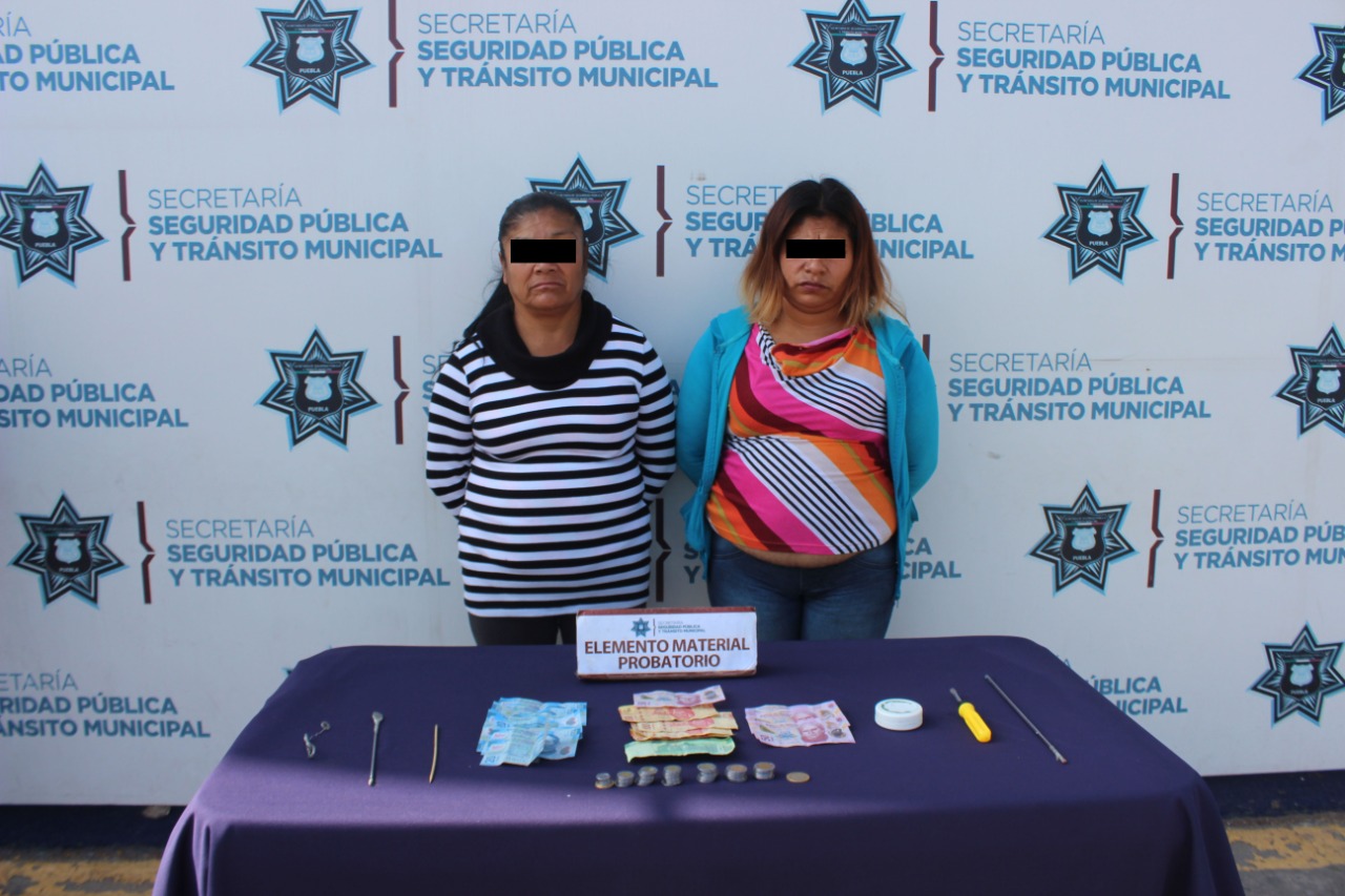 Por robarse las limosnas, dos mujeres son detenidas en Puebla capital