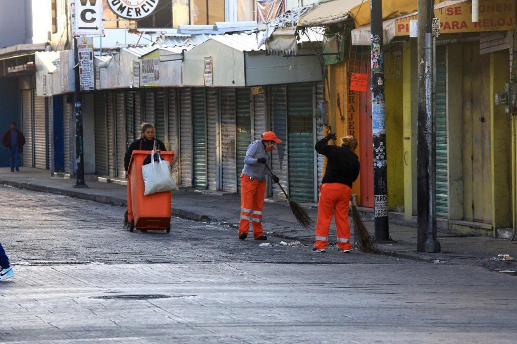 La salida de ambulantes reduce la basura en el centro de Puebla