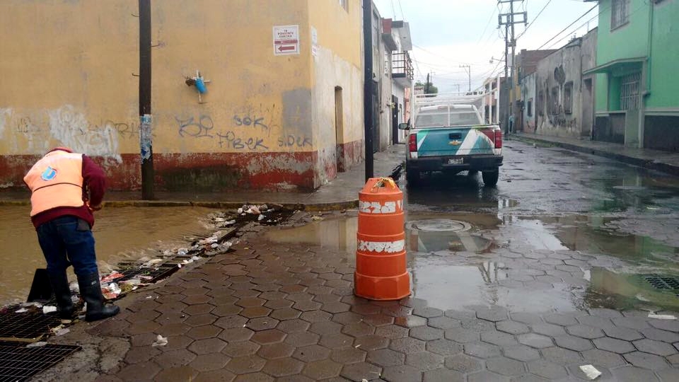 Desazolvan red de drenaje sanitario y pluvial de San Pedro Cholula
