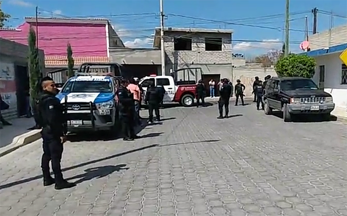 Intentan linchar a policía que habría apuñalado y matado a joven en Tehuacán