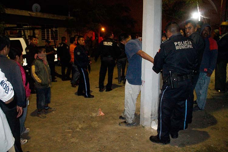 Rescatan de linchamiento a supuesto ladrón en colonia de Tehuacán