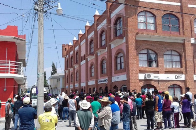 Queman vivos a presuntos ladrones de tractocamión en Yehualtepec
