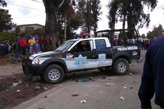 Intentan linchar a ebrio que ocasionó choque en Texmelucan