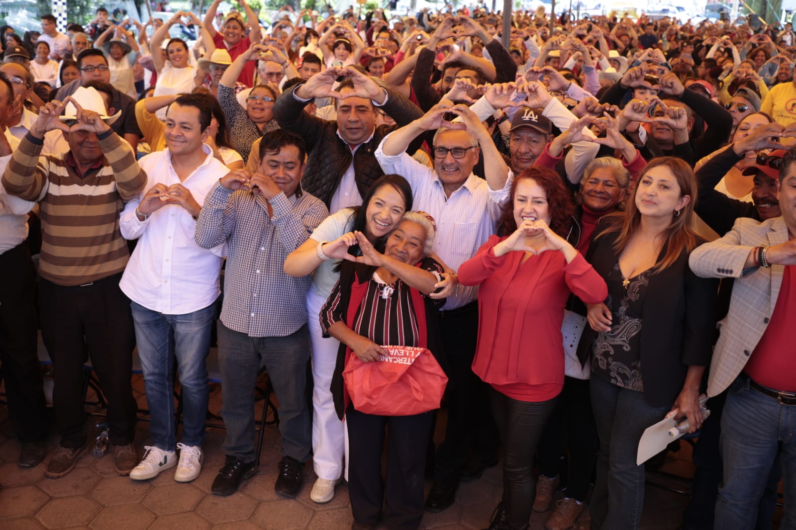 Liz Sánchez y José Antonio Martínez también se registran por la gubernatura