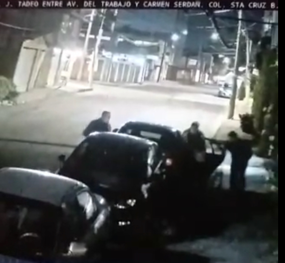 VIDEO Exhiben robo de autopartes en Santa Cruz Buenavista