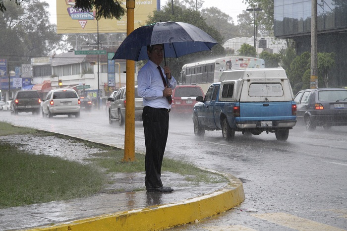 Lluvias fuertes y hasta torbellinos prevén para Puebla este domingo