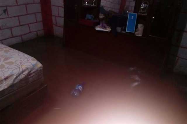 Lluvia causó daños en casa y escuela de Venustiano Carranza