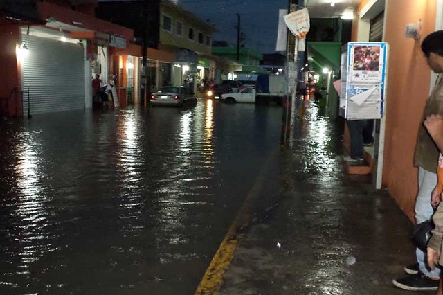 Inundaciones afectan a 30 familias en Venustiano Carranza