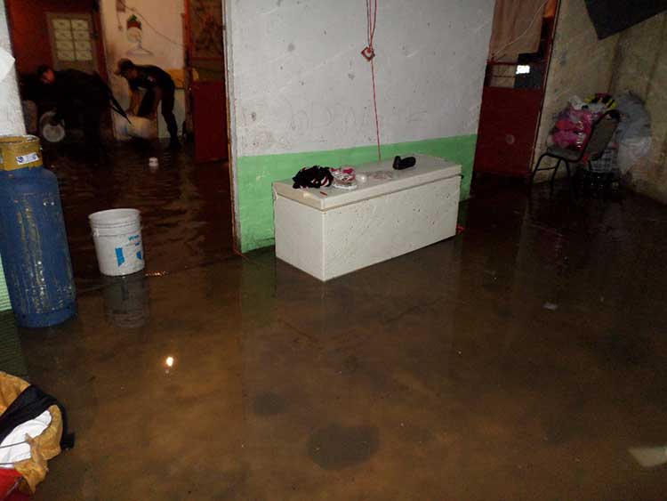 Inundaciones en más de 35 casas dejan lluvias en Xicotepec