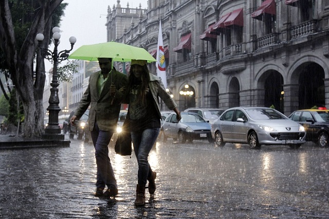 Alerta por fuertes lluvias en próximos días en Puebla por Onda Tropical 29
