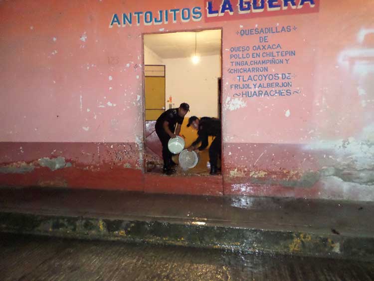 Inundaciones en más de 35 casas dejan lluvias en Xicotepec