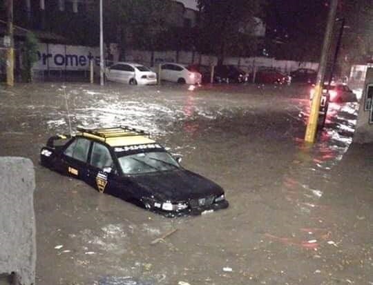 VIDEO Autos y casas se ahogan tras inusual lluvia en Puebla