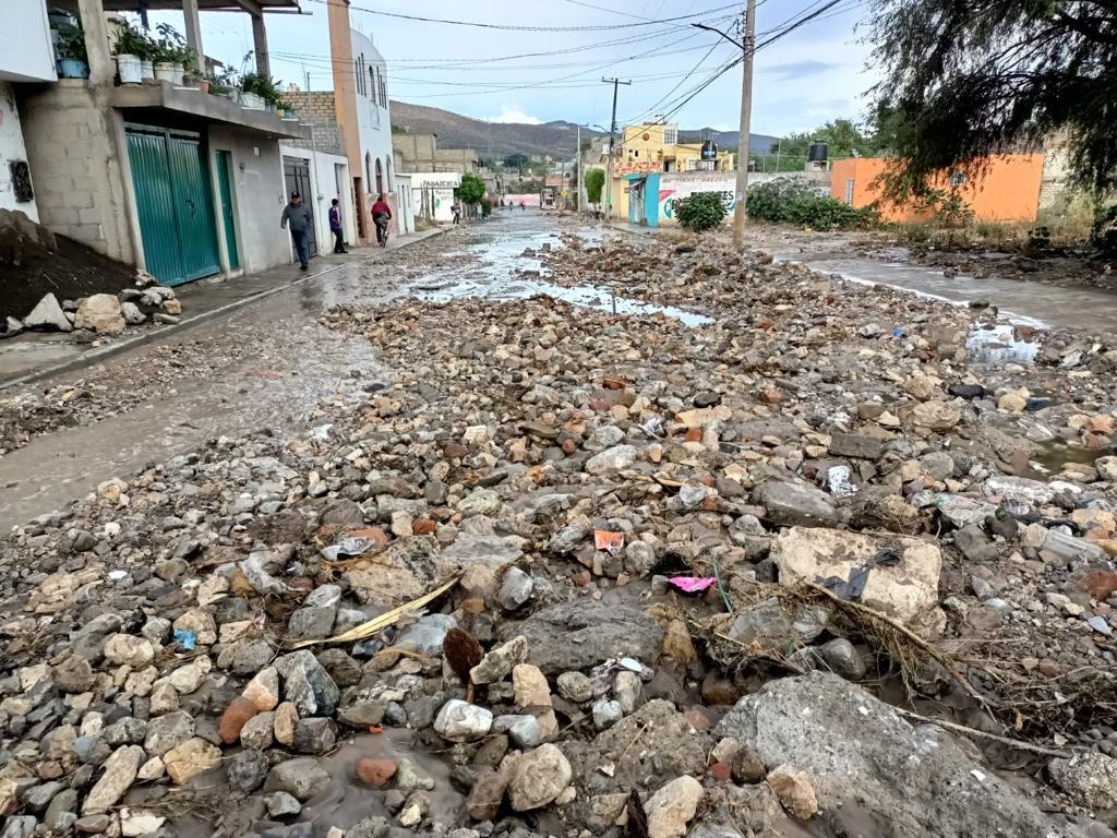 Lluvia en Tehuacán deja calles inundadas y llenas de escombro 